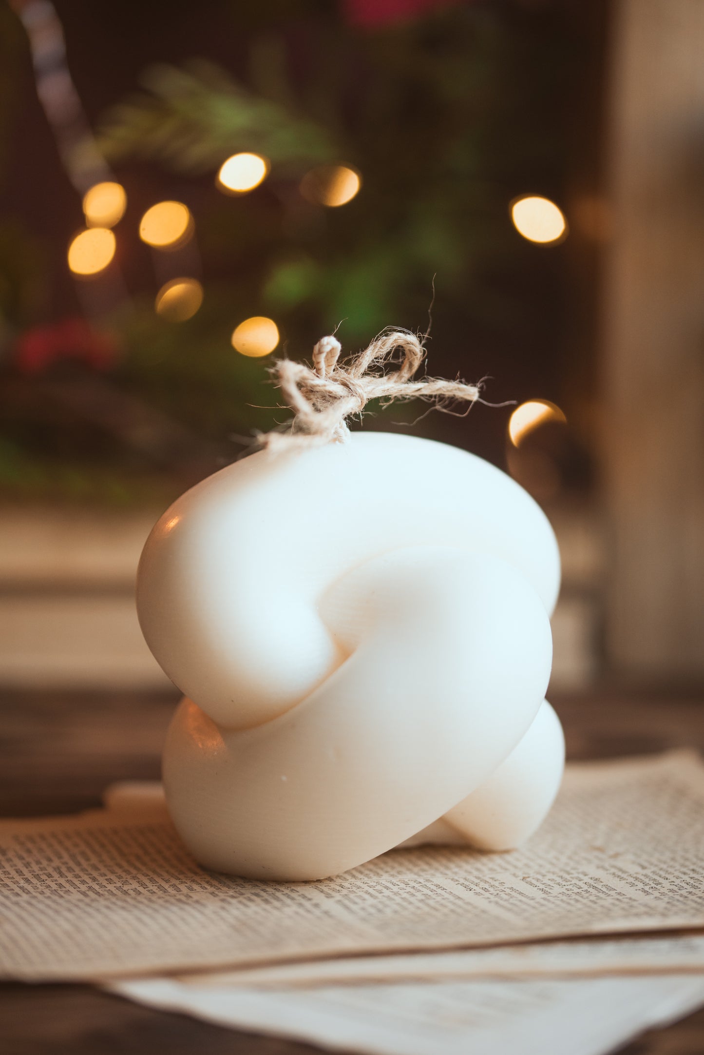 Hand-Poured Soy Wax BeaiKnot Candle – Sculptural Minimalist Decor | Luxury Statement Candle