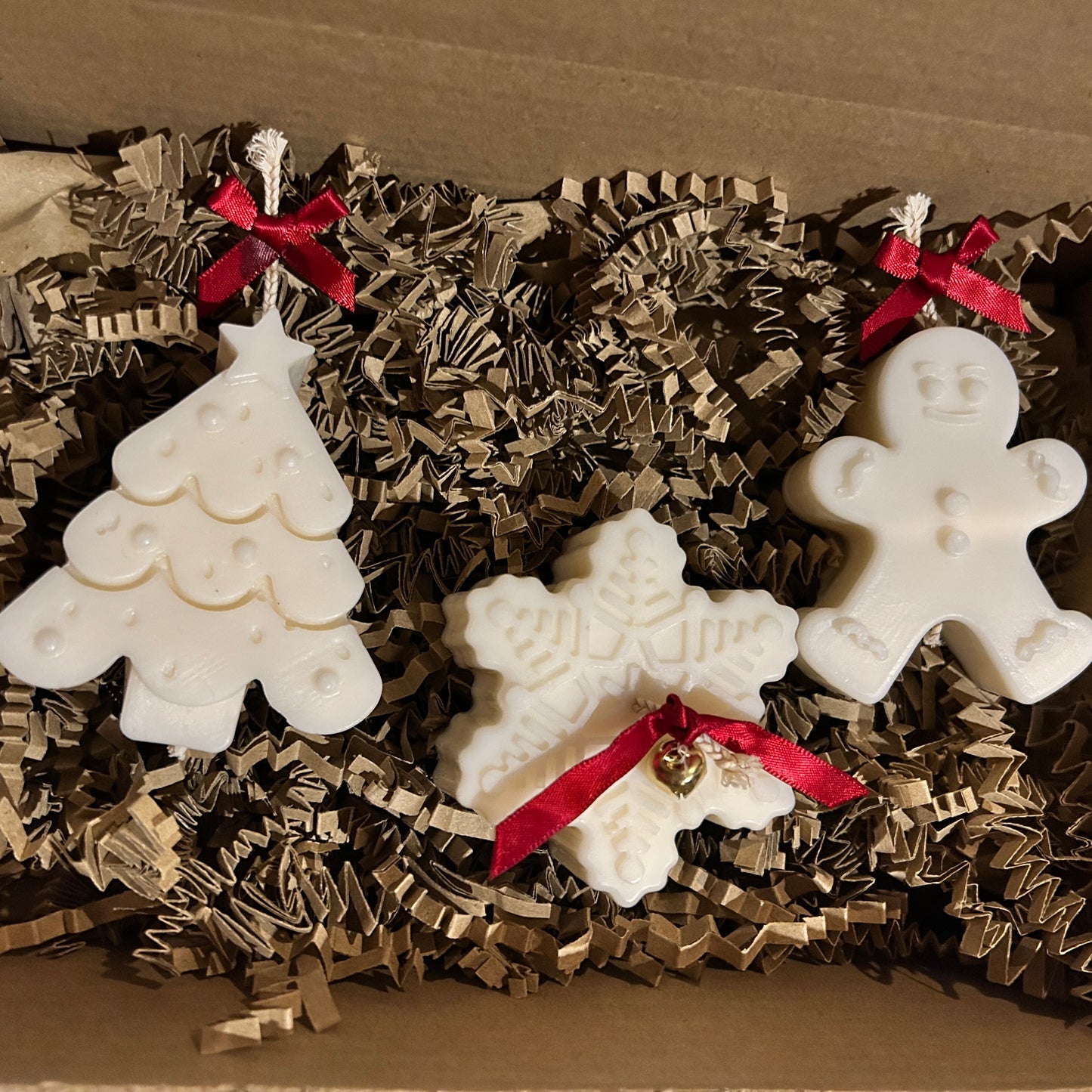 mini Christmas candle trio, Christmas free, gingerbread man and snowflake. in cardboard packaging