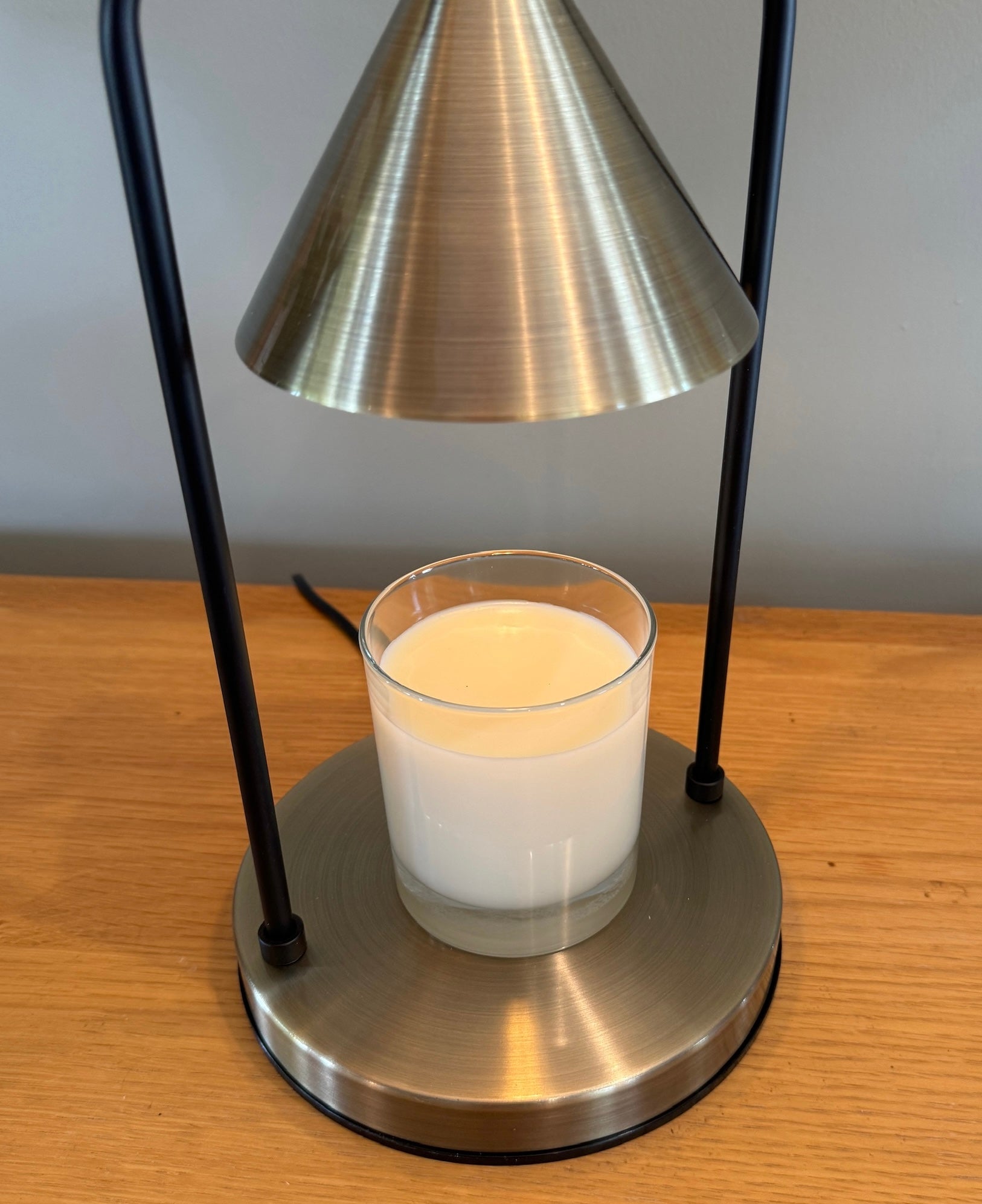 Electric Wax Melt Warmer Candle Lamp with jar of white candle wax 