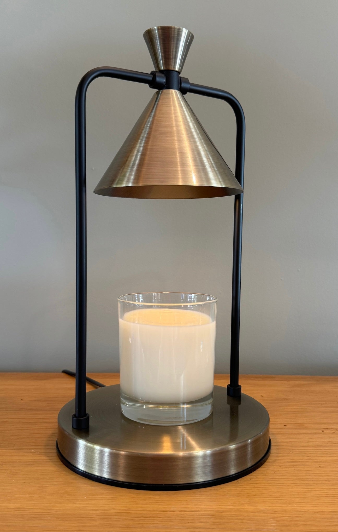 Electric Wax Melt Warmer Candle Lamp with glass jar of white candle wax 