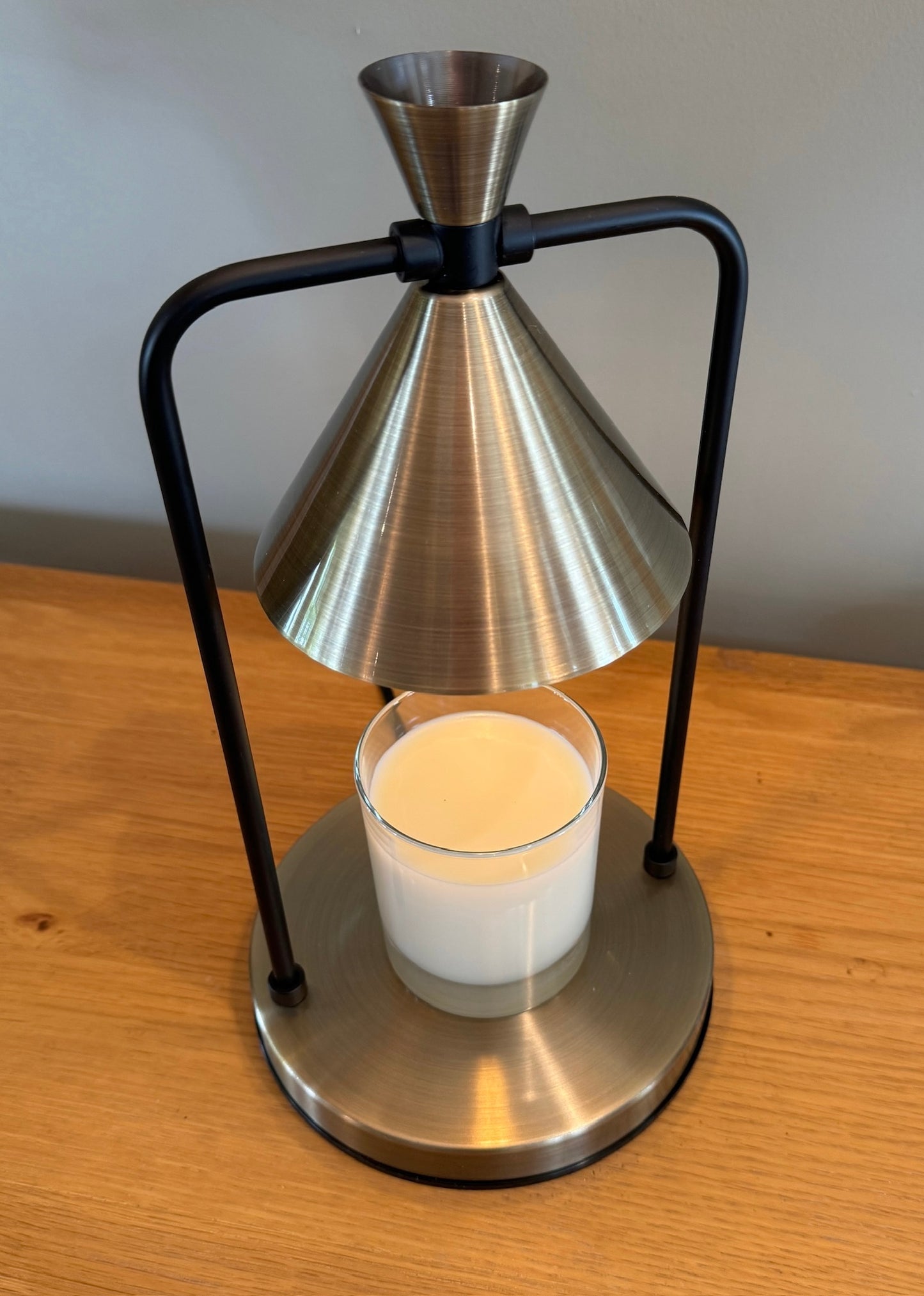 Electric Wax Melt Warmer Candle Lamp with jar of white candle wax 