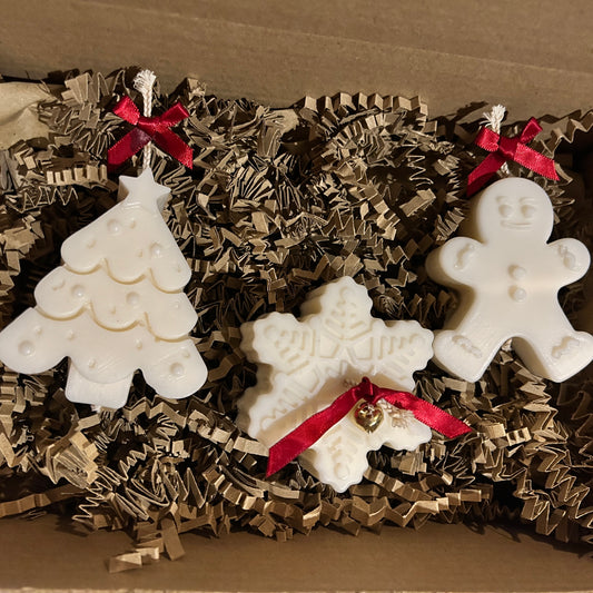 mini Christmas candle trio, Christmas free, gingerbread man and snowflake. in cardboard packaging 