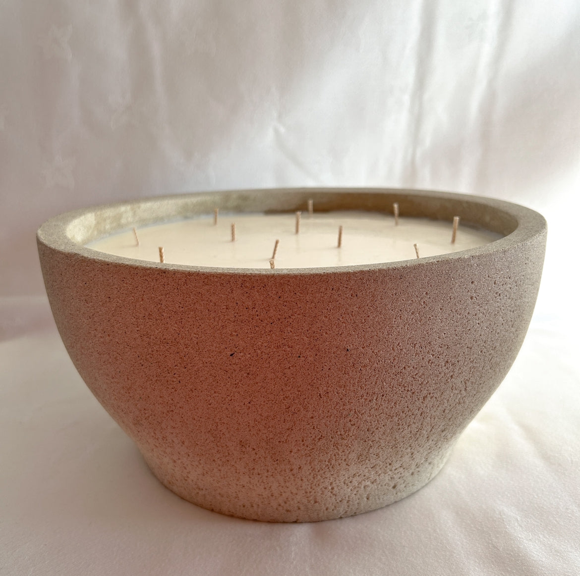 Large_12_wick_candle, from the side angel, all wicks are unlit 