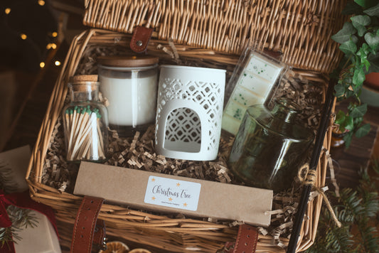 Luxury Christmas Home Fragrance Gift Hamper – Wax Melts, Candle, Burner & Festive Accessories in Woven Basket