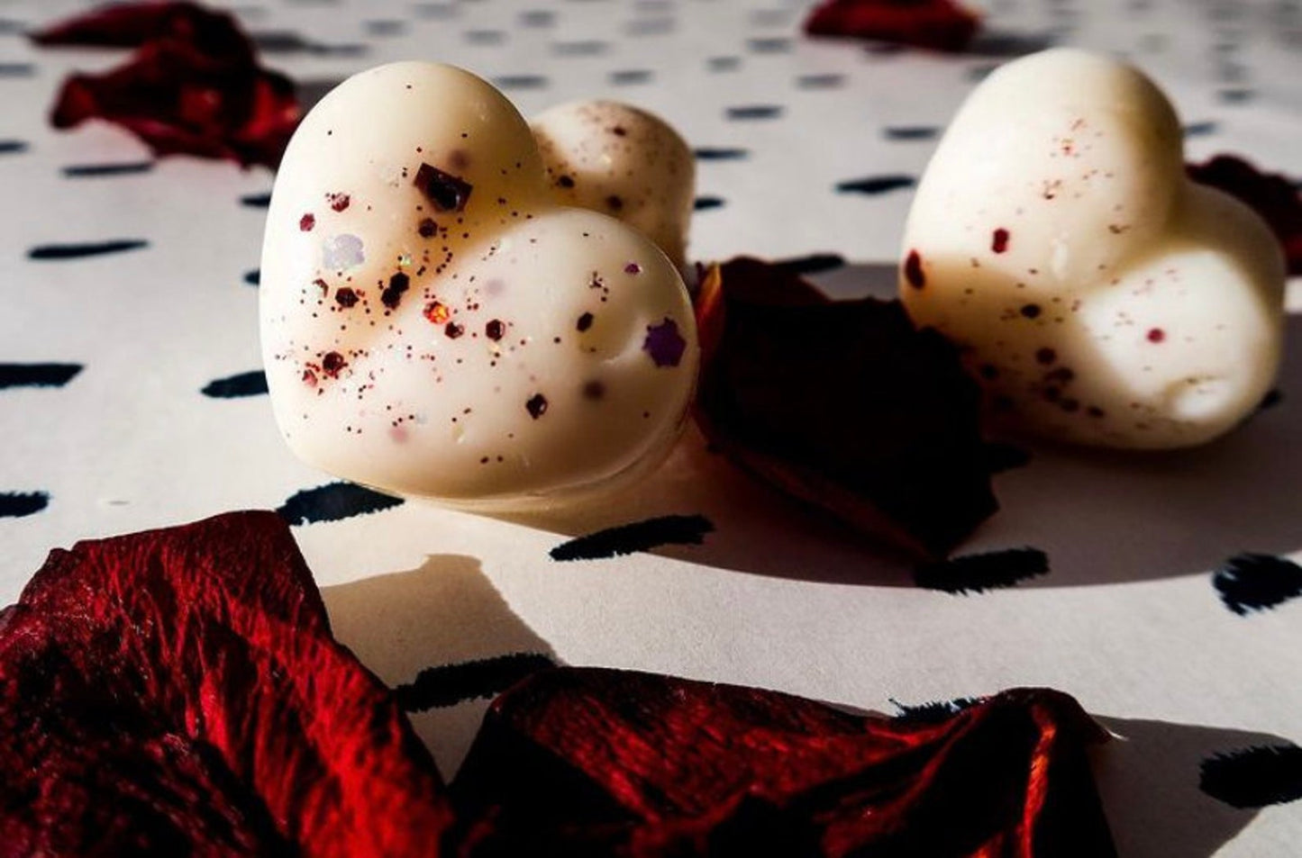 wedding favour wax melts in heart shape can be made to your own specifacation of colour and scent