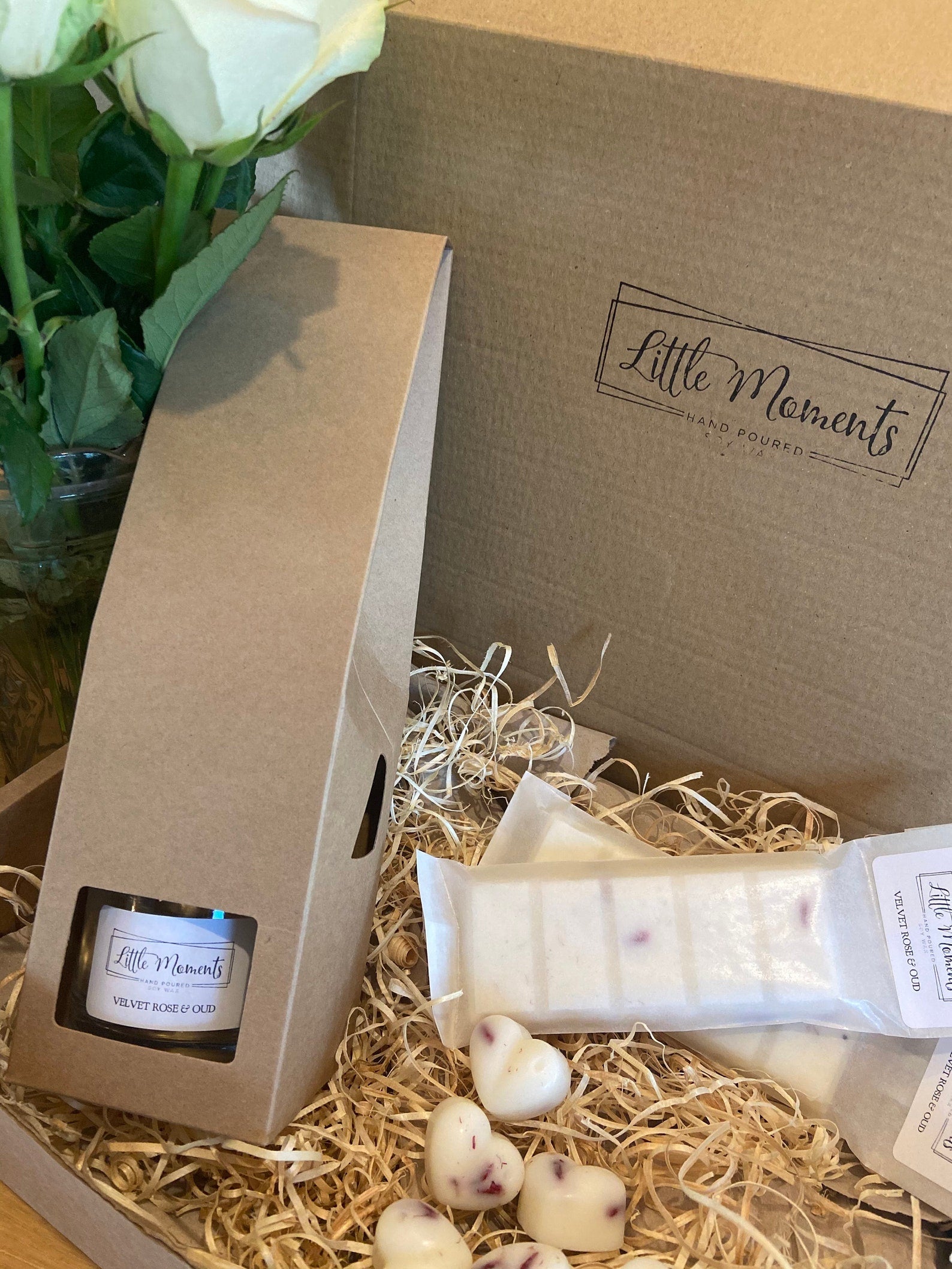 fragrance gift box with a reed diffuser, 2 soy wax snap bars and a pack of individual wax melt shapes