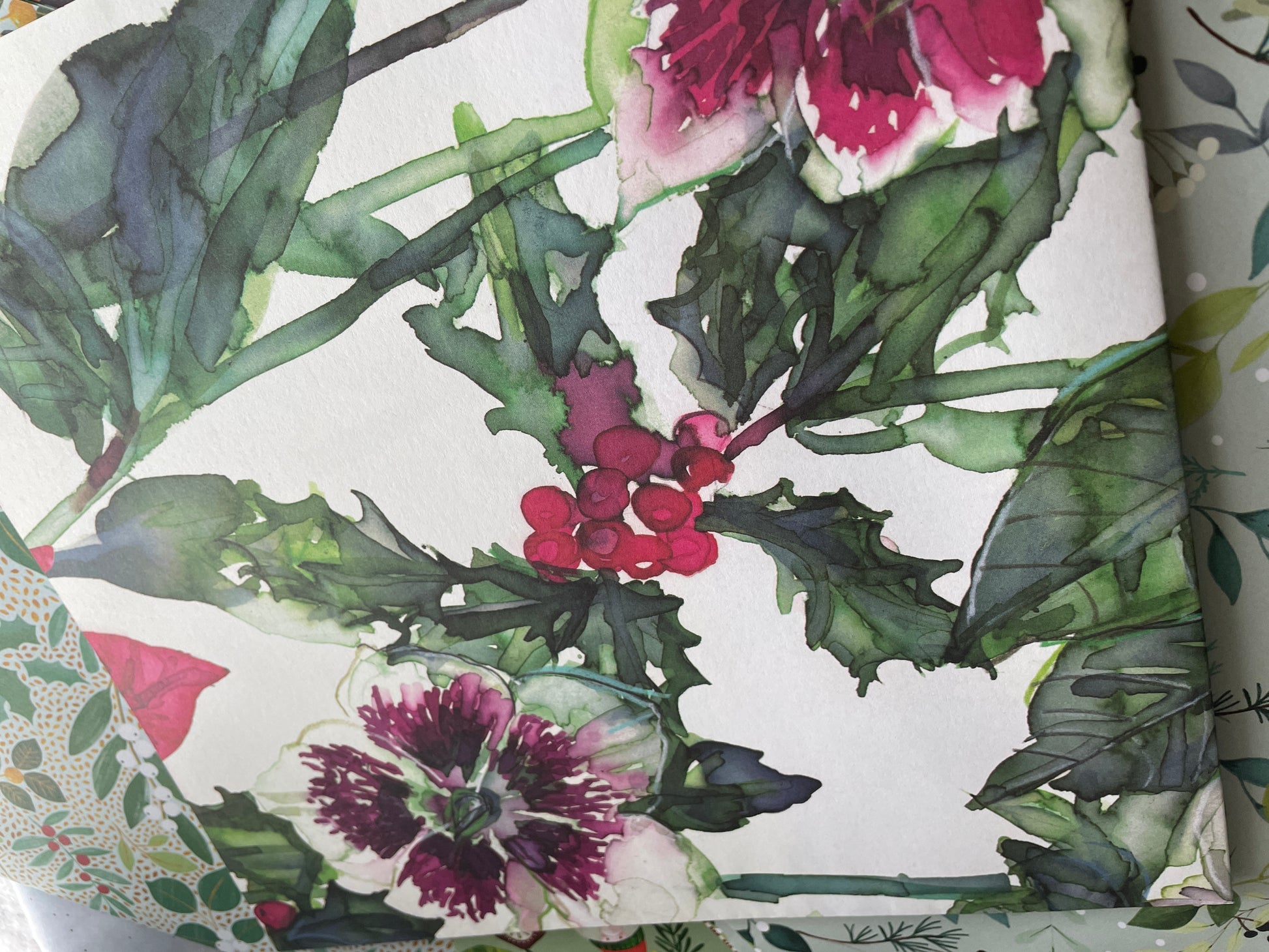 Holly_poinsetta_gift_wrap_paper